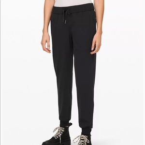 Lululemon on the fly joggers
